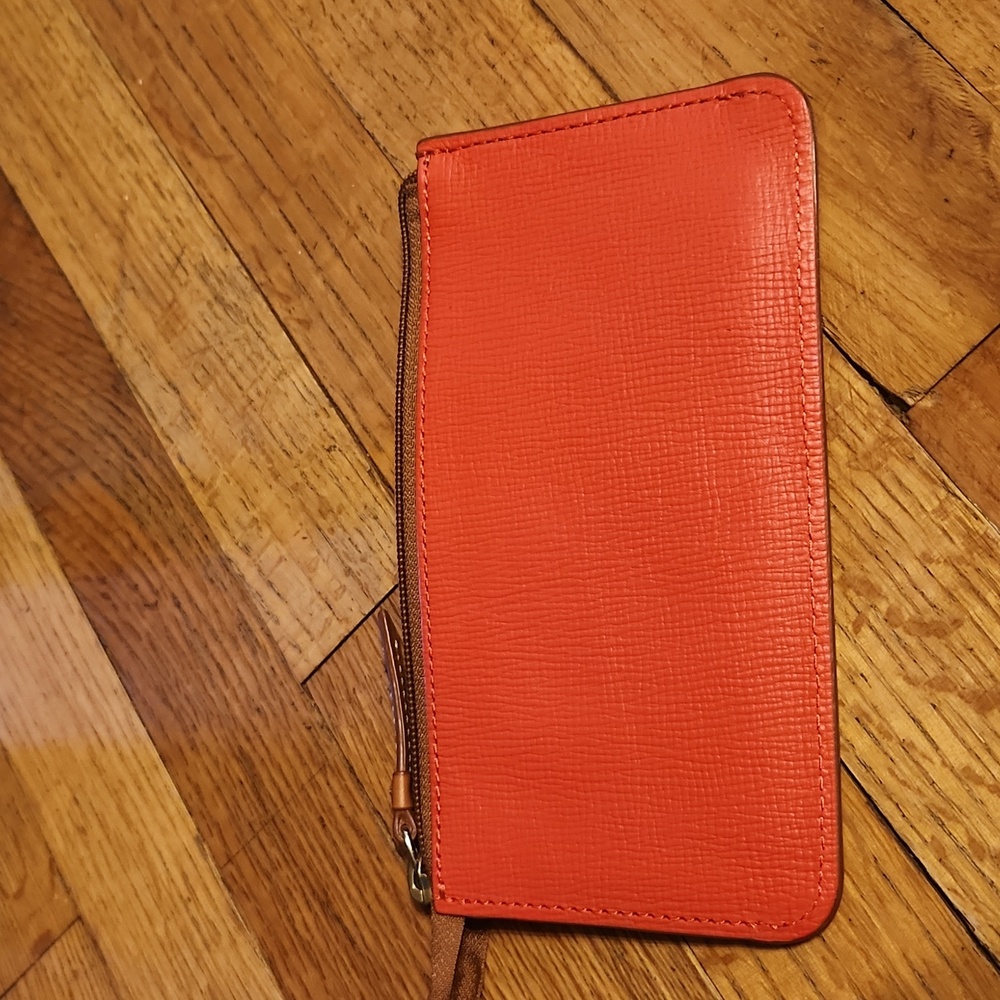 Dooney & Bourke pocket pouch - Picture 3 of 6
